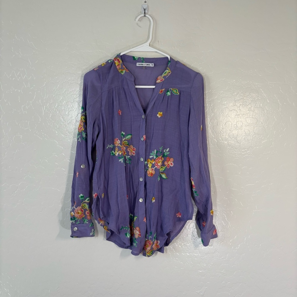 Figueroa & Flower Tunic Top Size PS Purple Embroidered Floral Feminine Button